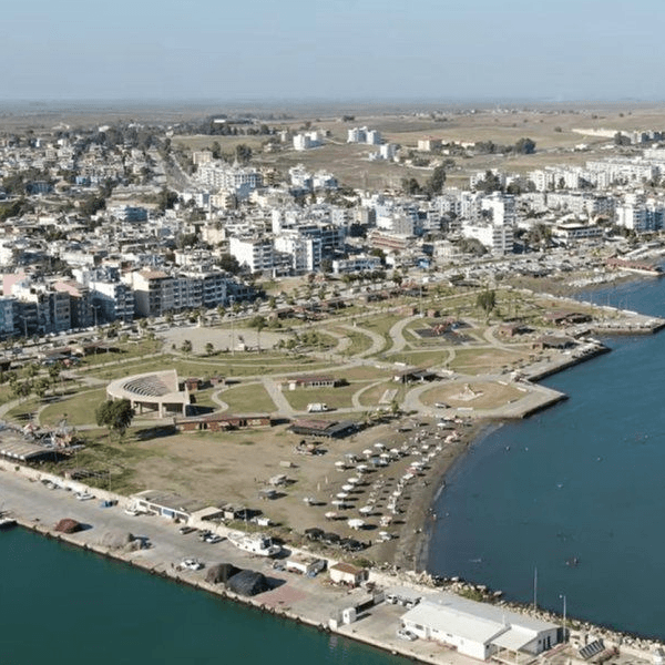 Karataş’ta hızlı müdahale eden elektrikçi.