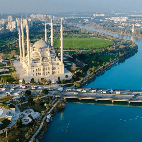 Sarıçam’da arızalara anında çözüm sunan elektrikçi.